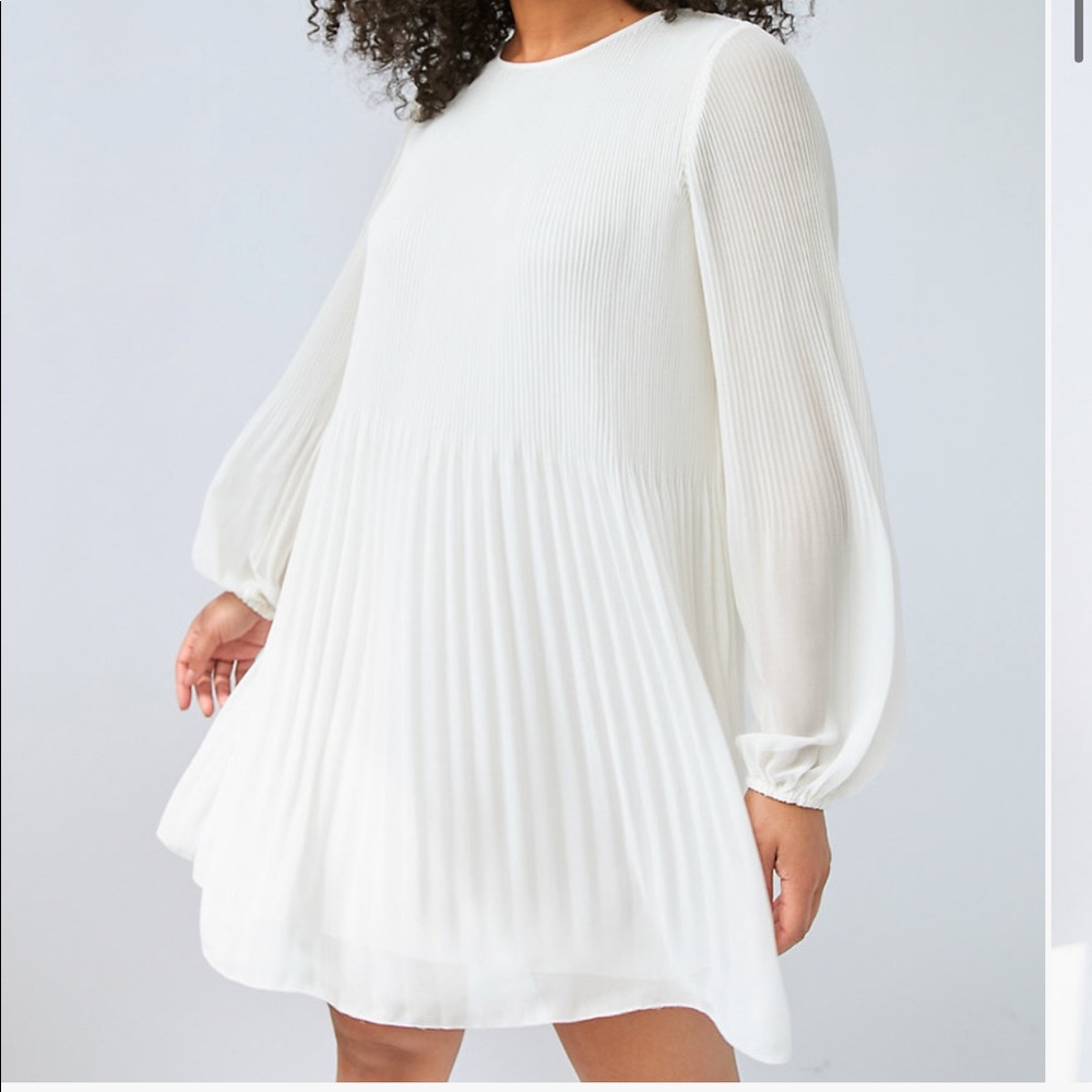 Day Dreamer Mini Dress. Color Mauve Print. Size Medium